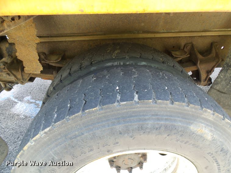 image for item DG5670 2006 International 7400  Crew Cab dump truck