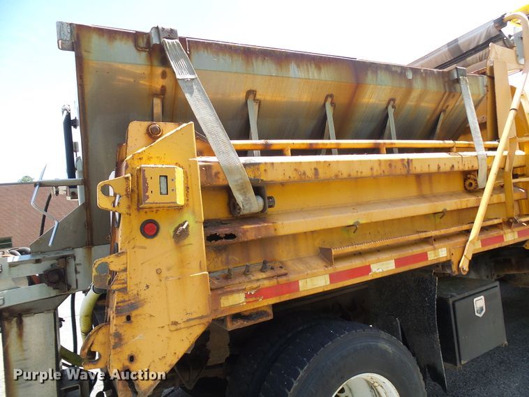 image for item DG5670 2006 International 7400  Crew Cab dump truck