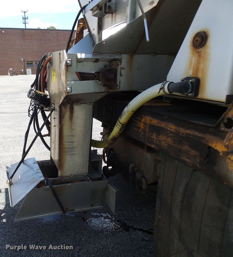 image for item DG5670 2006 International 7400  Crew Cab dump truck