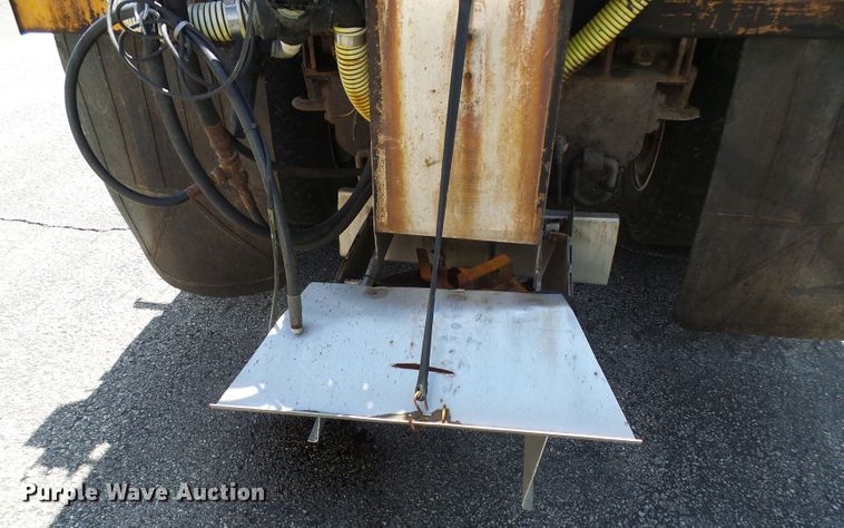 image for item DG5670 2006 International 7400  Crew Cab dump truck