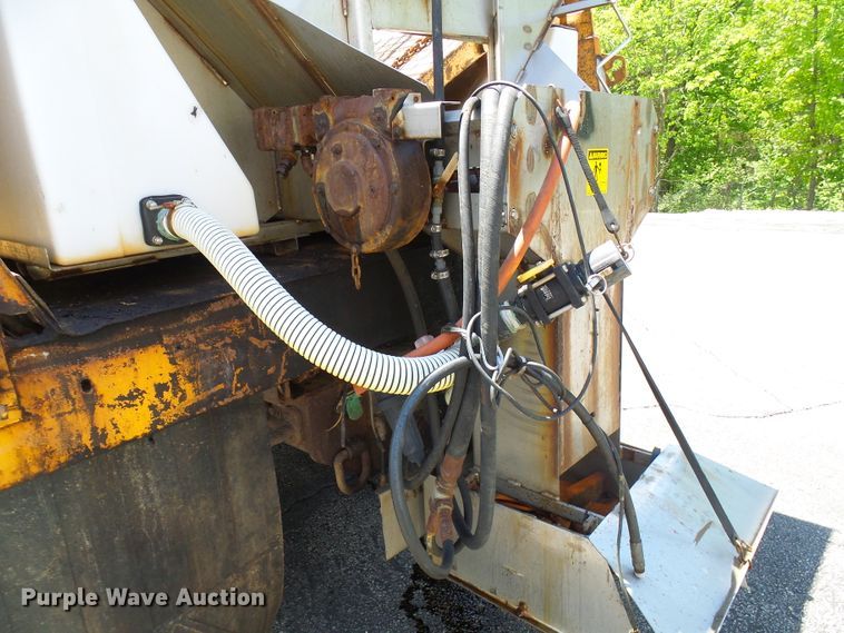 image for item DG5670 2006 International 7400  Crew Cab dump truck