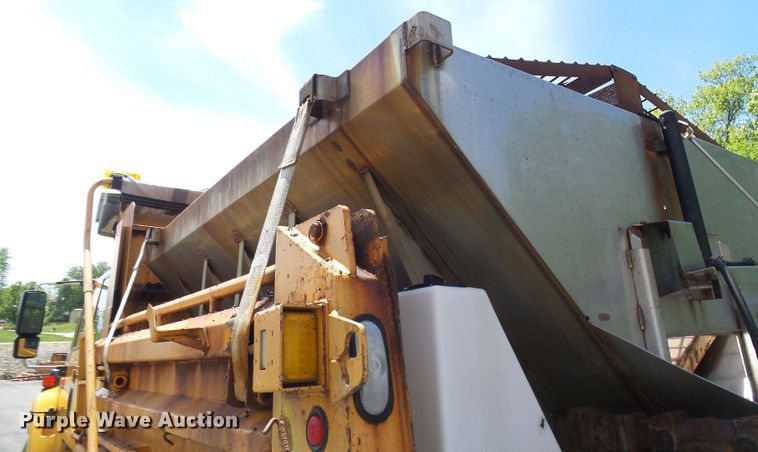 image for item DG5670 2006 International 7400  Crew Cab dump truck