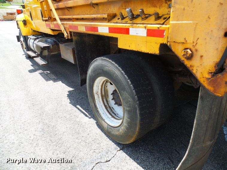 image for item DG5670 2006 International 7400  Crew Cab dump truck