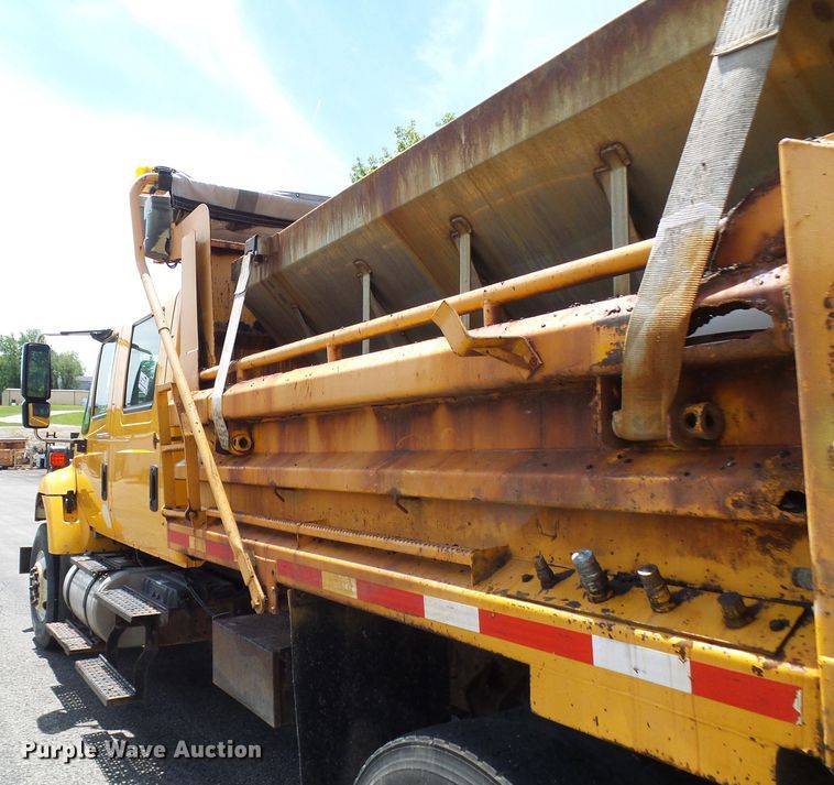 image for item DG5670 2006 International 7400  Crew Cab dump truck