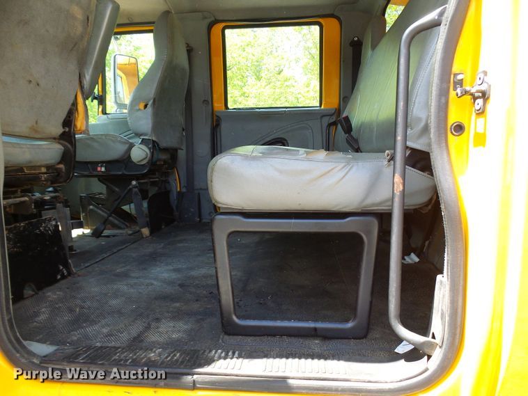 image for item DG5670 2006 International 7400  Crew Cab dump truck