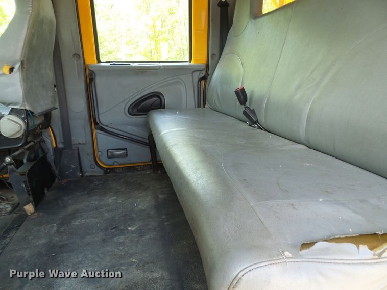 image for item DG5670 2006 International 7400  Crew Cab dump truck