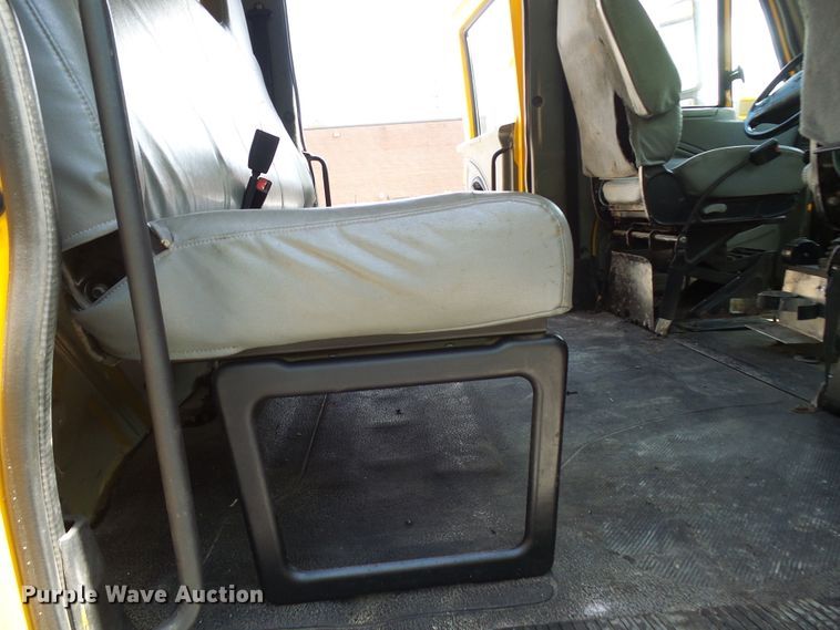 image for item DG5670 2006 International 7400  Crew Cab dump truck