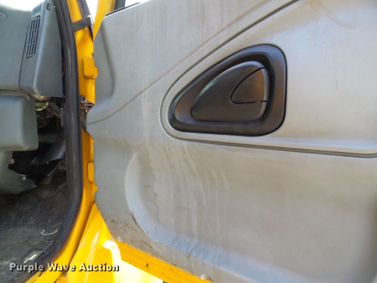 image for item DG5670 2006 International 7400  Crew Cab dump truck