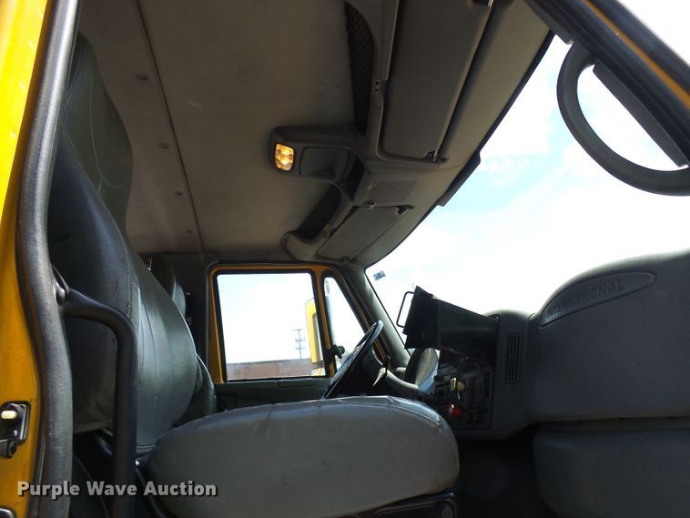 image for item DG5670 2006 International 7400  Crew Cab dump truck