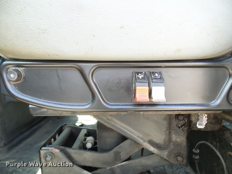 image for item DG5670 2006 International 7400  Crew Cab dump truck