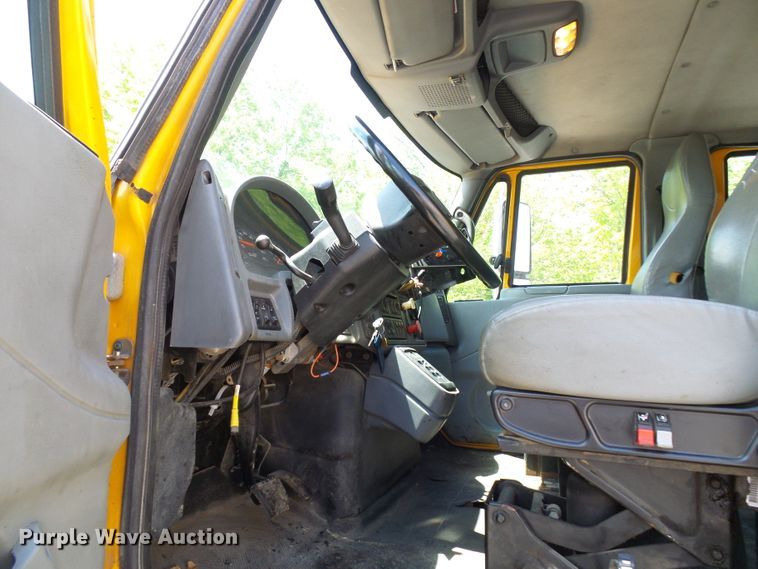 image for item DG5670 2006 International 7400  Crew Cab dump truck