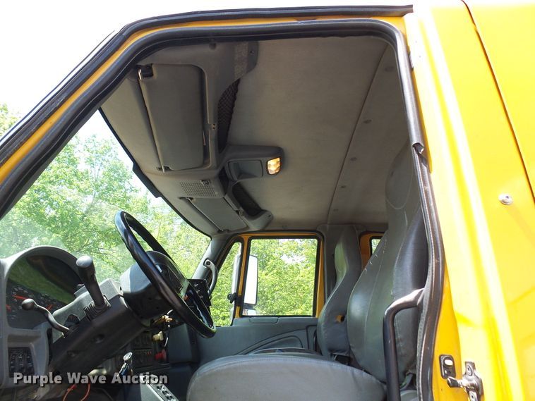 image for item DG5670 2006 International 7400  Crew Cab dump truck