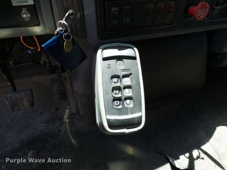 image for item DG5670 2006 International 7400  Crew Cab dump truck