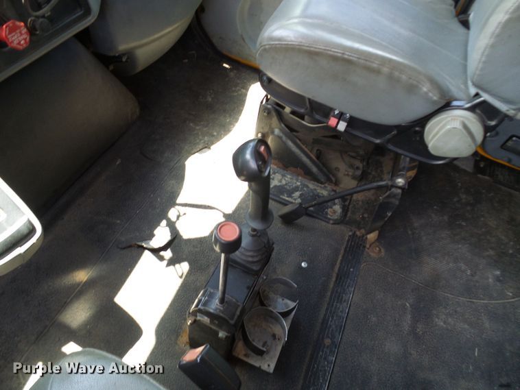 image for item DG5670 2006 International 7400  Crew Cab dump truck