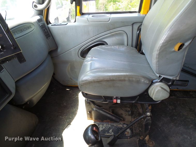 image for item DG5670 2006 International 7400  Crew Cab dump truck