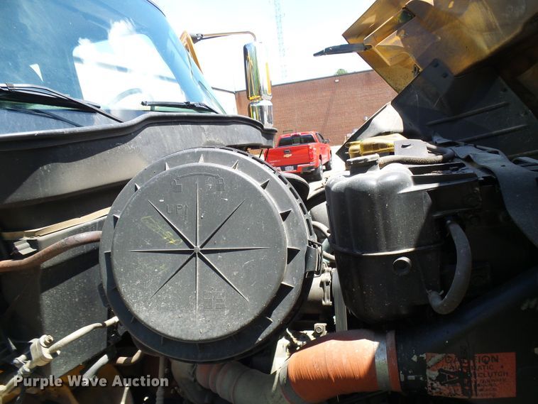 image for item DG5670 2006 International 7400  Crew Cab dump truck