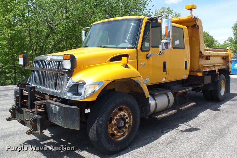 image for item DG5671 2005 International 7400  Crew Cab dump truck