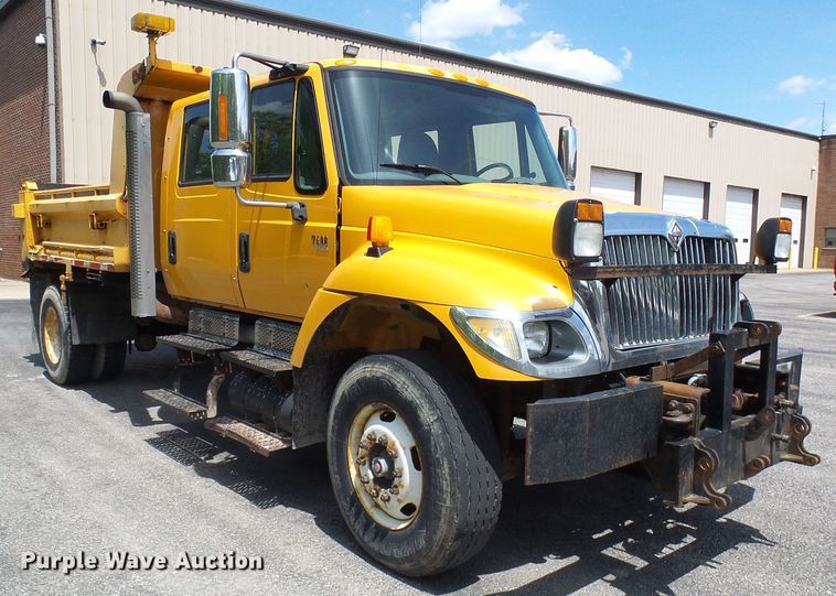 image for item DG5671 2005 International 7400  Crew Cab dump truck