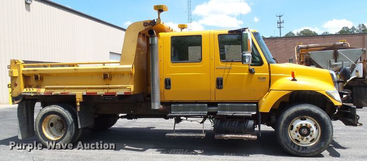 image for item DG5671 2005 International 7400  Crew Cab dump truck