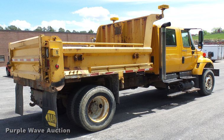 image for item DG5671 2005 International 7400  Crew Cab dump truck