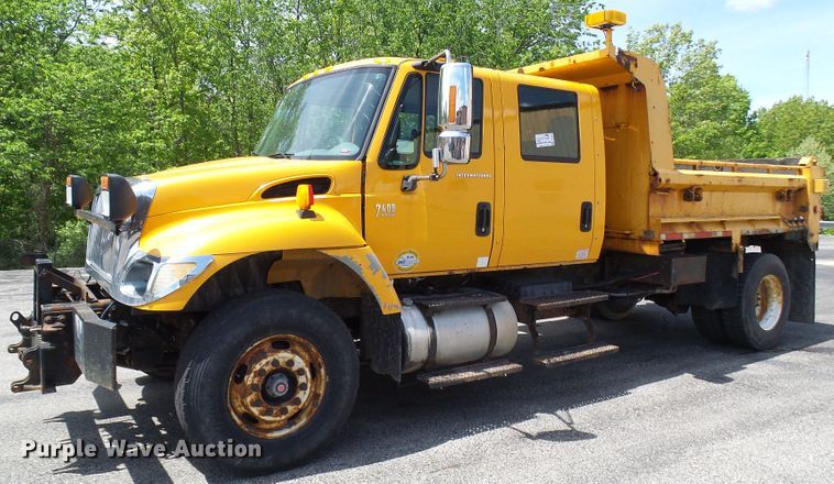 image for item DG5671 2005 International 7400  Crew Cab dump truck