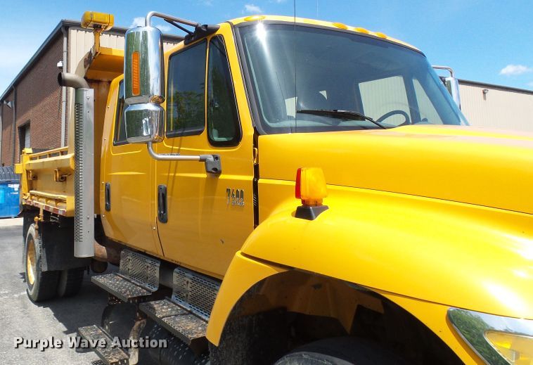 image for item DG5671 2005 International 7400  Crew Cab dump truck