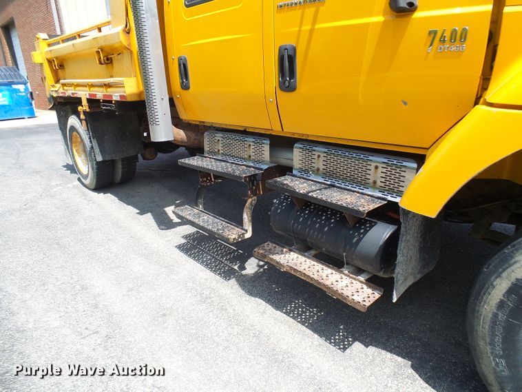 image for item DG5671 2005 International 7400  Crew Cab dump truck