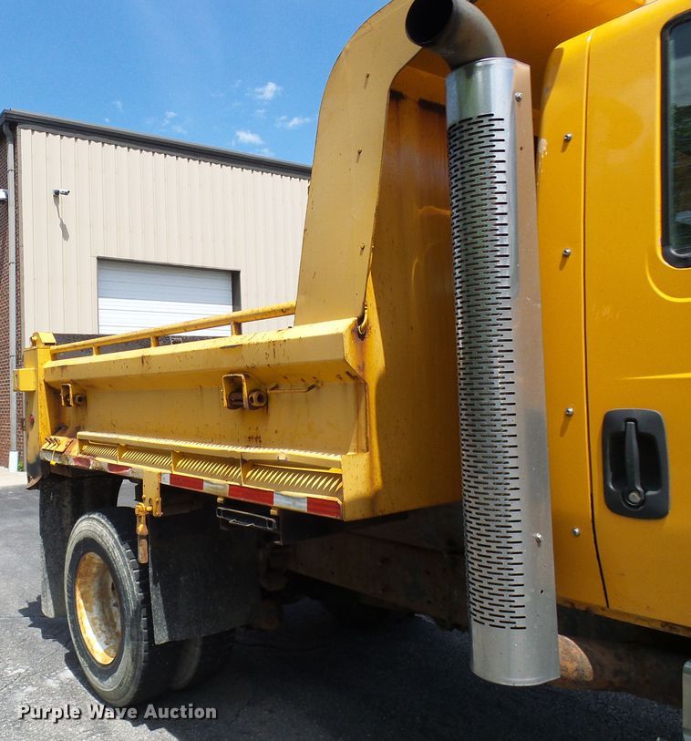 image for item DG5671 2005 International 7400  Crew Cab dump truck