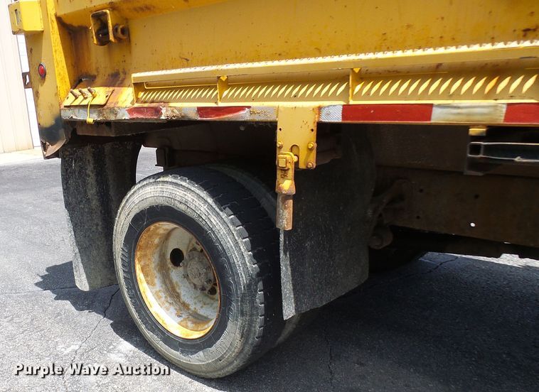 image for item DG5671 2005 International 7400  Crew Cab dump truck