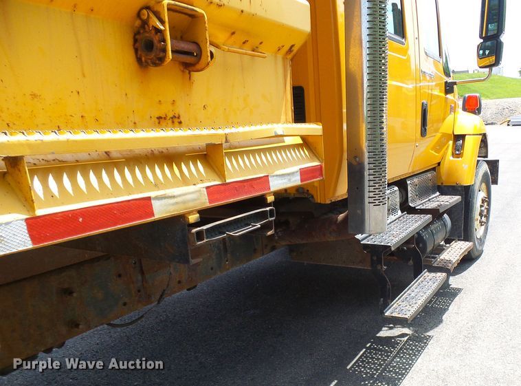 image for item DG5671 2005 International 7400  Crew Cab dump truck