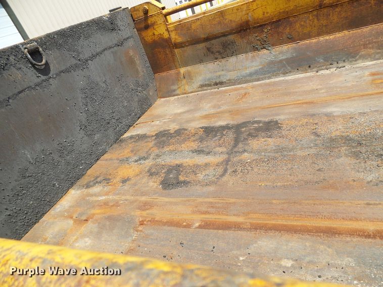 image for item DG5671 2005 International 7400  Crew Cab dump truck