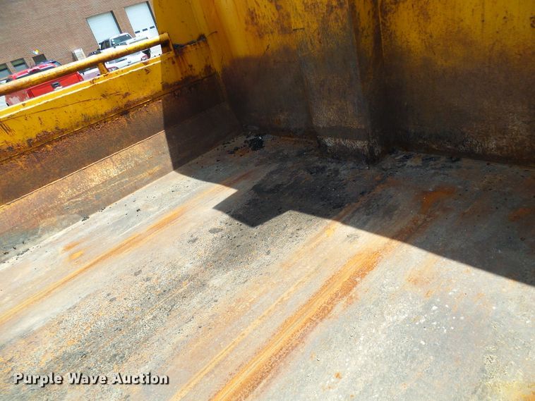 image for item DG5671 2005 International 7400  Crew Cab dump truck