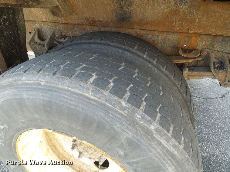 image for item DG5671 2005 International 7400  Crew Cab dump truck