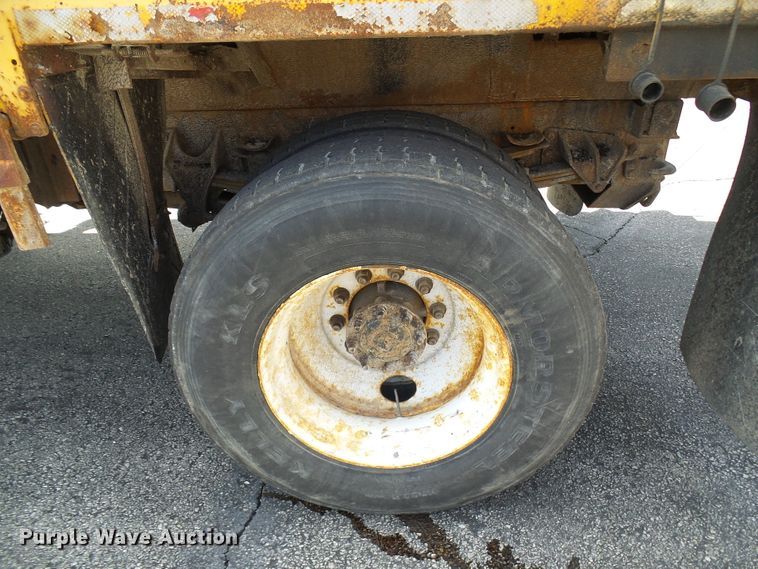 image for item DG5671 2005 International 7400  Crew Cab dump truck