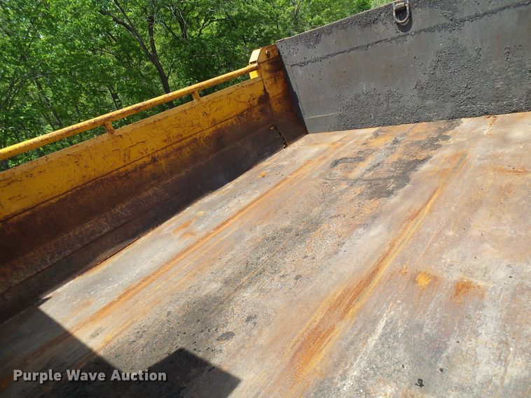 image for item DG5671 2005 International 7400  Crew Cab dump truck