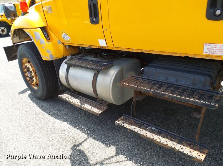 image for item DG5671 2005 International 7400  Crew Cab dump truck