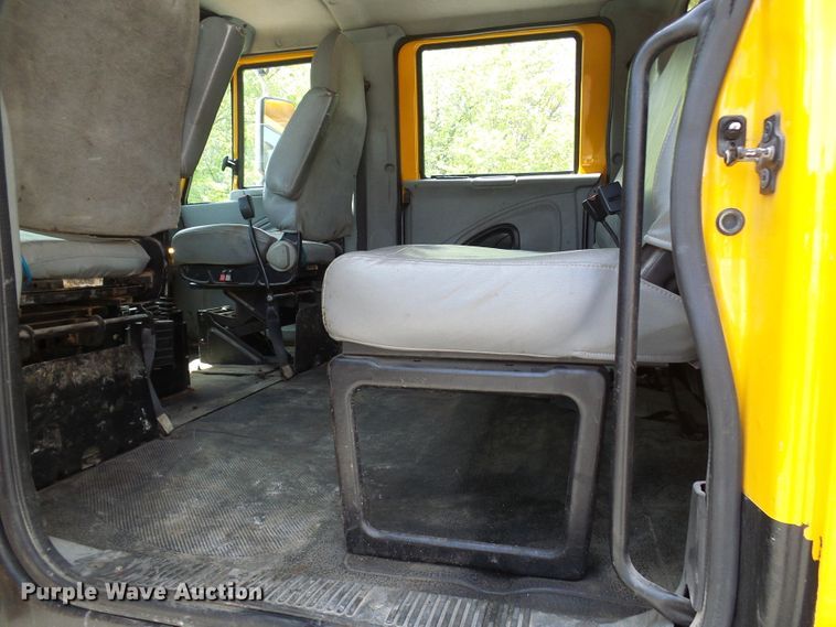 image for item DG5671 2005 International 7400  Crew Cab dump truck