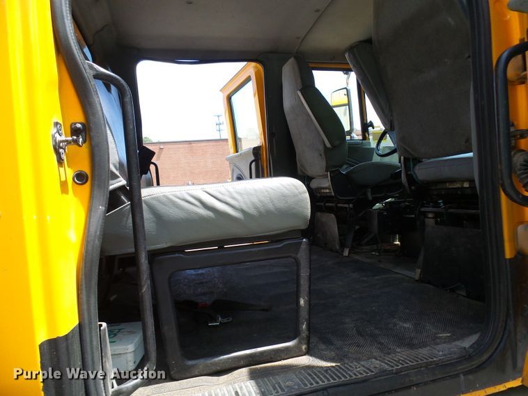 image for item DG5671 2005 International 7400  Crew Cab dump truck