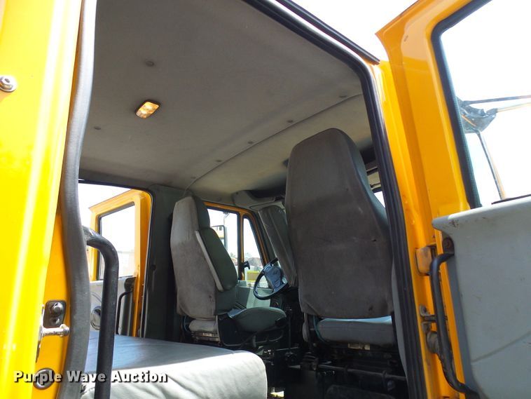 image for item DG5671 2005 International 7400  Crew Cab dump truck