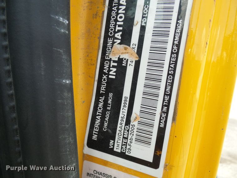 image for item DG5671 2005 International 7400  Crew Cab dump truck