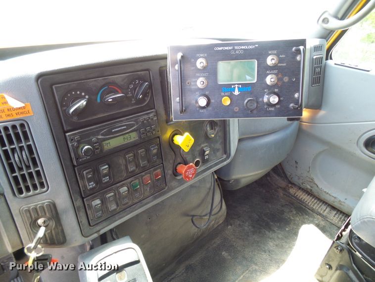 image for item DG5671 2005 International 7400  Crew Cab dump truck