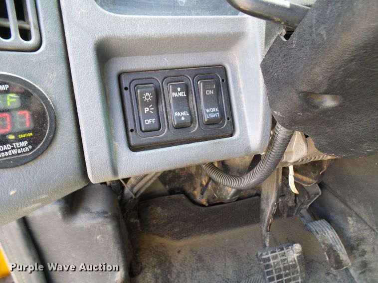 image for item DG5671 2005 International 7400  Crew Cab dump truck