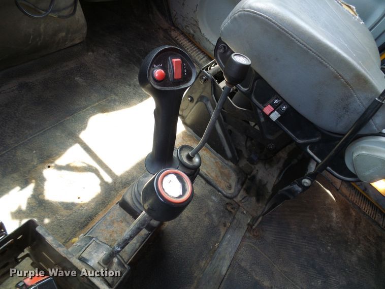 image for item DG5671 2005 International 7400  Crew Cab dump truck