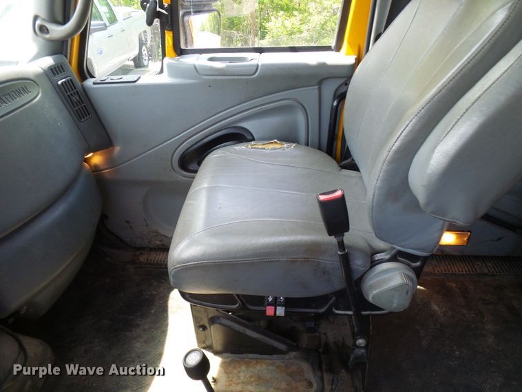 image for item DG5671 2005 International 7400  Crew Cab dump truck