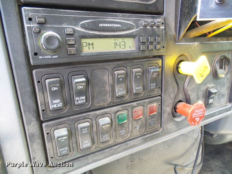 image for item DG5671 2005 International 7400  Crew Cab dump truck