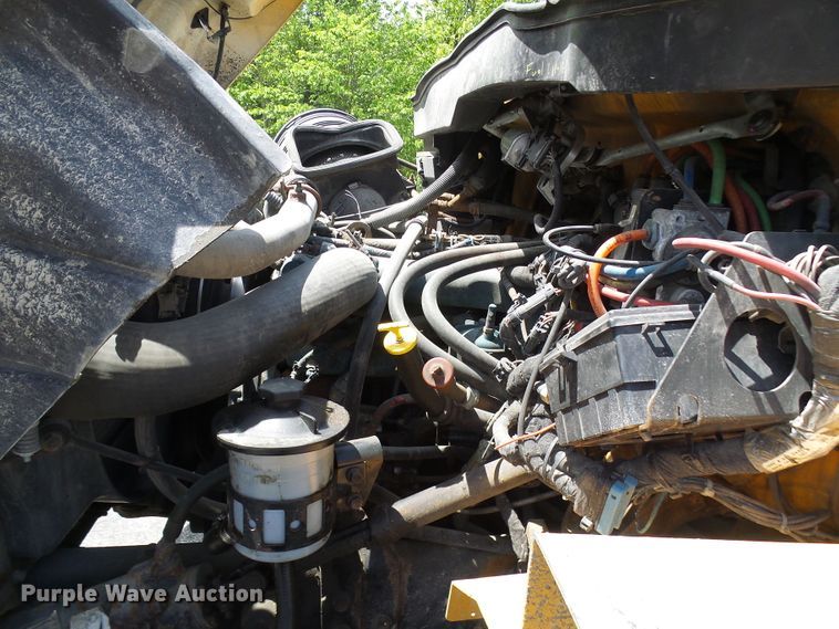 image for item DG5671 2005 International 7400  Crew Cab dump truck