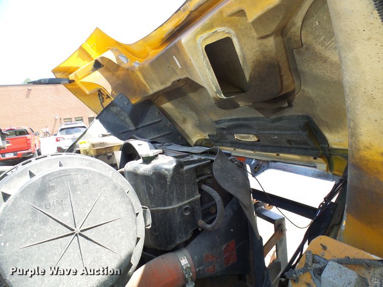 image for item DG5671 2005 International 7400  Crew Cab dump truck