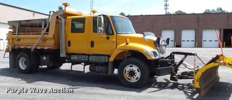 image for item DG5672 2005 International 7400  Crew Cab dump truck