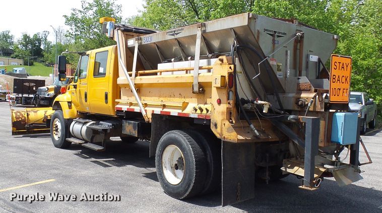 image for item DG5672 2005 International 7400  Crew Cab dump truck