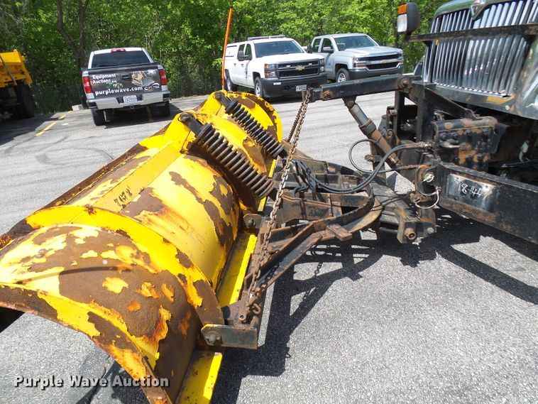 image for item DG5672 2005 International 7400  Crew Cab dump truck